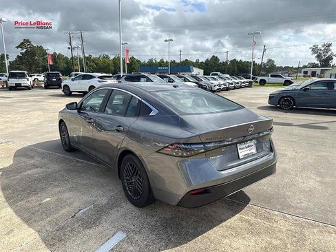 Used 2026 Nissan Sentra SV w/ SV Convenience Package FWD image 5