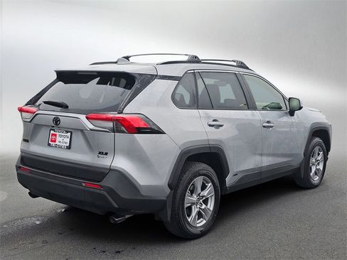 Used 2025 Toyota RAV4 XLE w/ Convenience Package image 12