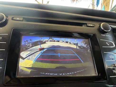 Used 2015 Toyota Highlander Plus FWD image 20