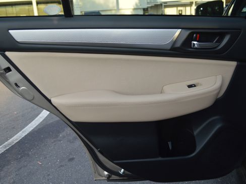 Used 2018 Subaru Outback 2.5i Premium image 28