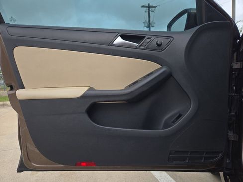 Used 2014 Volkswagen Jetta SE FWD image 19