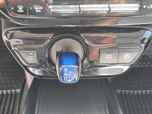 Used 2022 Toyota Prius LE AWD/4WD image 12
