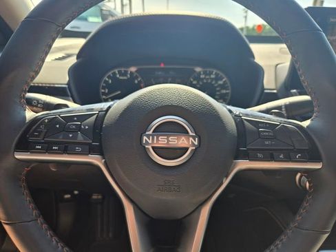 Used 2024 Nissan Altima 2.5 SR w/ SR Premium Package FWD image 27