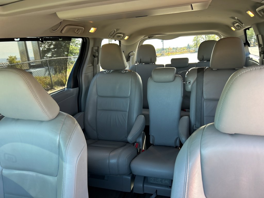 Used 2019 Toyota Sienna XLE Premium FWD image 6