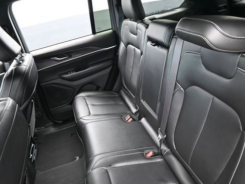 Used 2024 Jeep Grand Cherokee Limited image 40