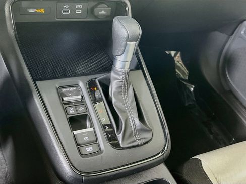 Used 2025 Honda CR-V EX image 16
