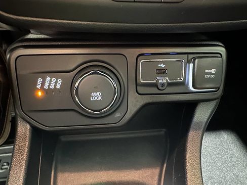 Used 2019 Jeep Renegade Altitude w/ Quick Order Package 2XM AWD/4WD image 32