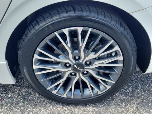 Used 2023 Kia Forte GT-Line w/ GT-Line Premium Package FWD image 9
