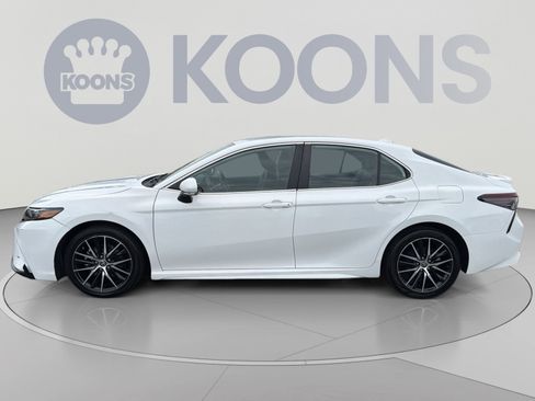Used 2023 Toyota Camry SE FWD image 1