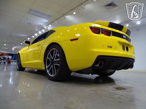 Used 2010 Chevrolet Camaro SS w/ RS Package image 10