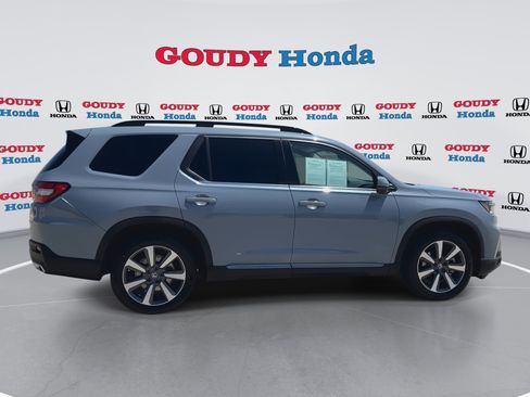Certified 2023 Honda Pilot Touring image 9