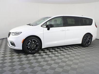 New 2026 Chrysler Pacifica Select
