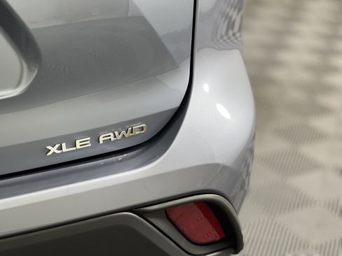 Used 2022 Toyota Highlander XLE image 12