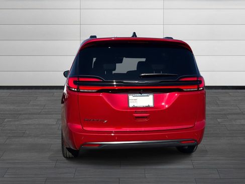 New 2026 Chrysler Pacifica Select w/ S Appearance Package FWD image 5