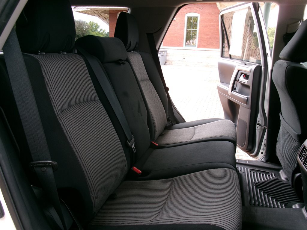 Used 2016 Toyota 4Runner SR5 RWD image 28