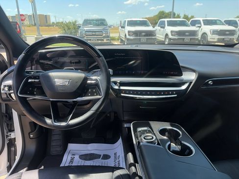 Used 2024 Cadillac Lyriq Luxury RWD image 24