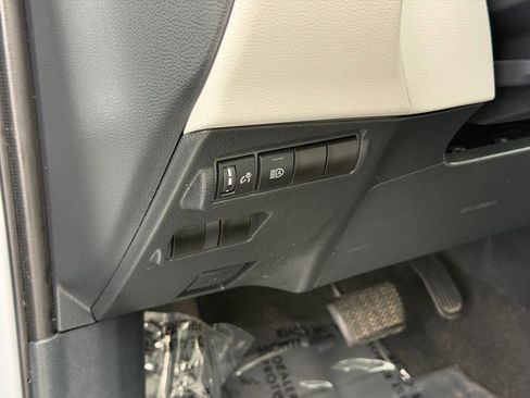 Used 2023 Toyota Corolla Cross LE w/ Moonroof Package image 13