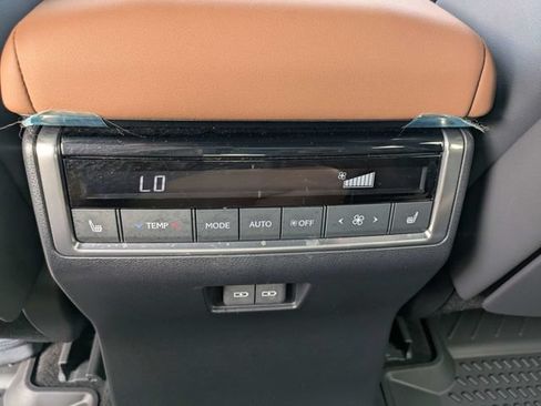 Used 2024 Lexus GX 550 w/ Accessory Package (31) AWD/4WD image 19
