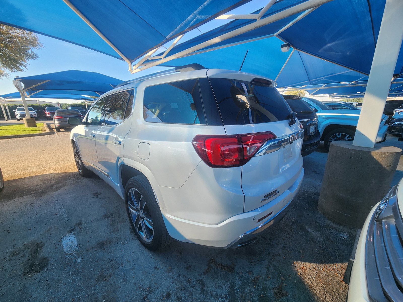 Used 2019 GMC Acadia Denali w/ Technology Package FWD image 3