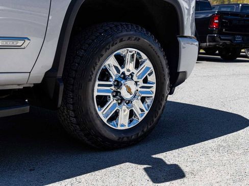 Used 2024 Chevrolet Silverado 2500 High Country w/ High Country Premium Package AWD/4WD image 9