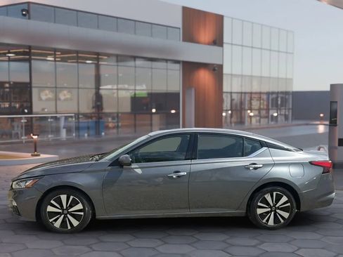 Used 2019 Nissan Altima 2.5 SV FWD image 3