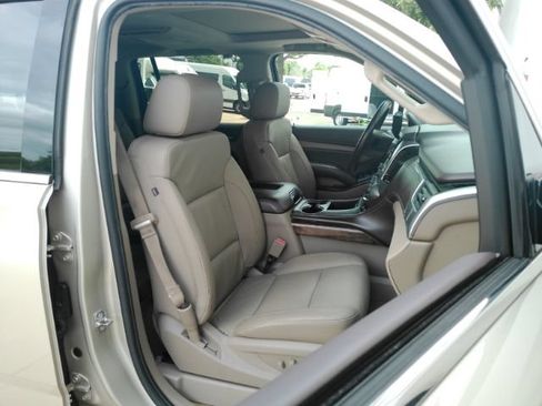 Used 2016 Chevrolet Suburban LT RWD image 25