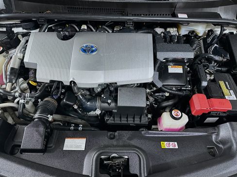 Used 2020 Toyota Prius Prime LE FWD image 30