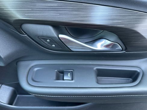 Used 2024 GMC Terrain SLE image 21