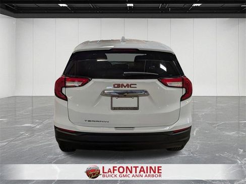 Used 2023 GMC Terrain SLE image 4