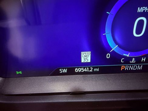 Used 2020 Ford Explorer Platinum w/ Premium Technology Package image 29