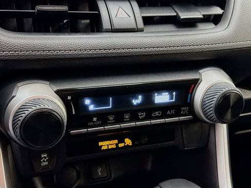 Used 2021 Toyota RAV4 LE image 15