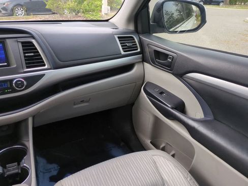 Used 2018 Toyota Highlander Plus image 17