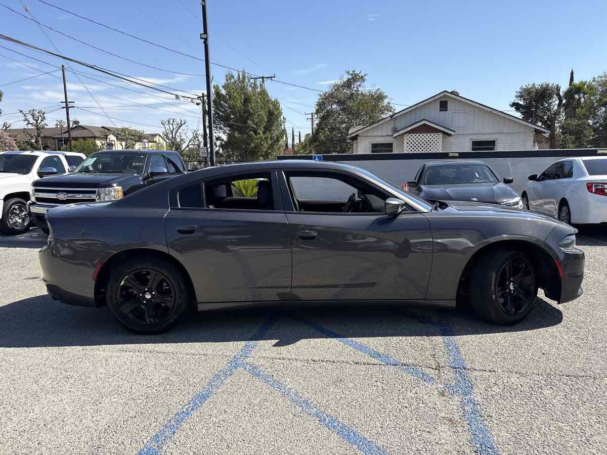 Used 2020 Dodge Charger SXT w/ Leather Interior Group RWD image 2