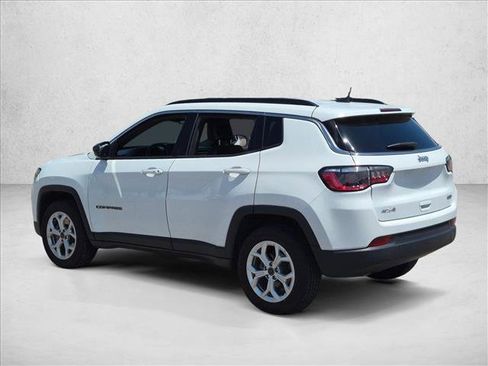 Used 2025 Jeep Compass Latitude AWD/4WD image 6