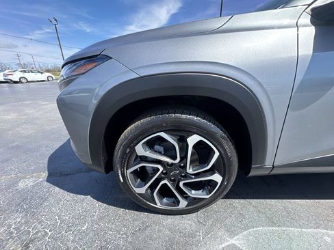 Used 2025 Chevrolet Trax RS w/ Sunroof Package FWD image 10