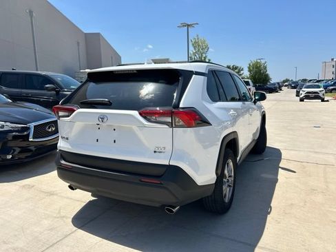 Used 2025 Toyota RAV4 XLE AWD/4WD image 4
