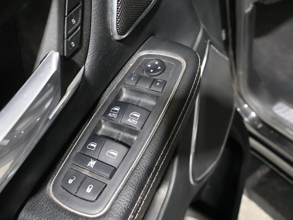 Used 2019 RAM 1500 Laramie AWD/4WD image 14