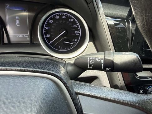 Used 2022 Toyota Camry LE FWD image 38