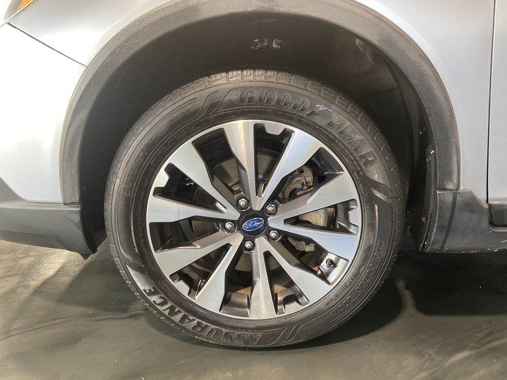 Used 2017 Subaru Outback 2.5i Limited AWD/4WD image 9