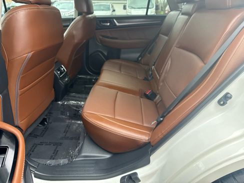 Used 2018 Subaru Outback 3.6R Touring image 14