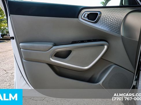 Used 2025 Kia Soul LX w/ LX Technology Package FWD image 43