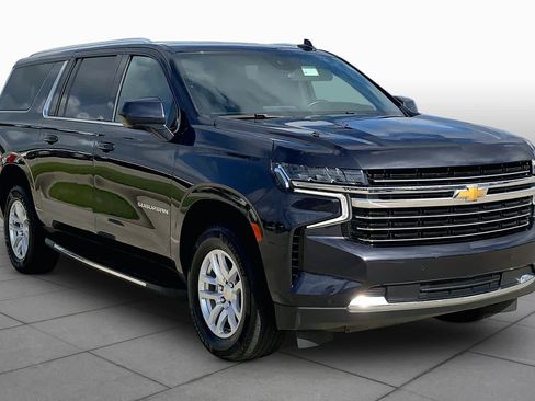Used 2024 Chevrolet Suburban LT RWD image 3