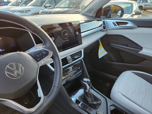 New 2026 Volkswagen Taos SE image 6