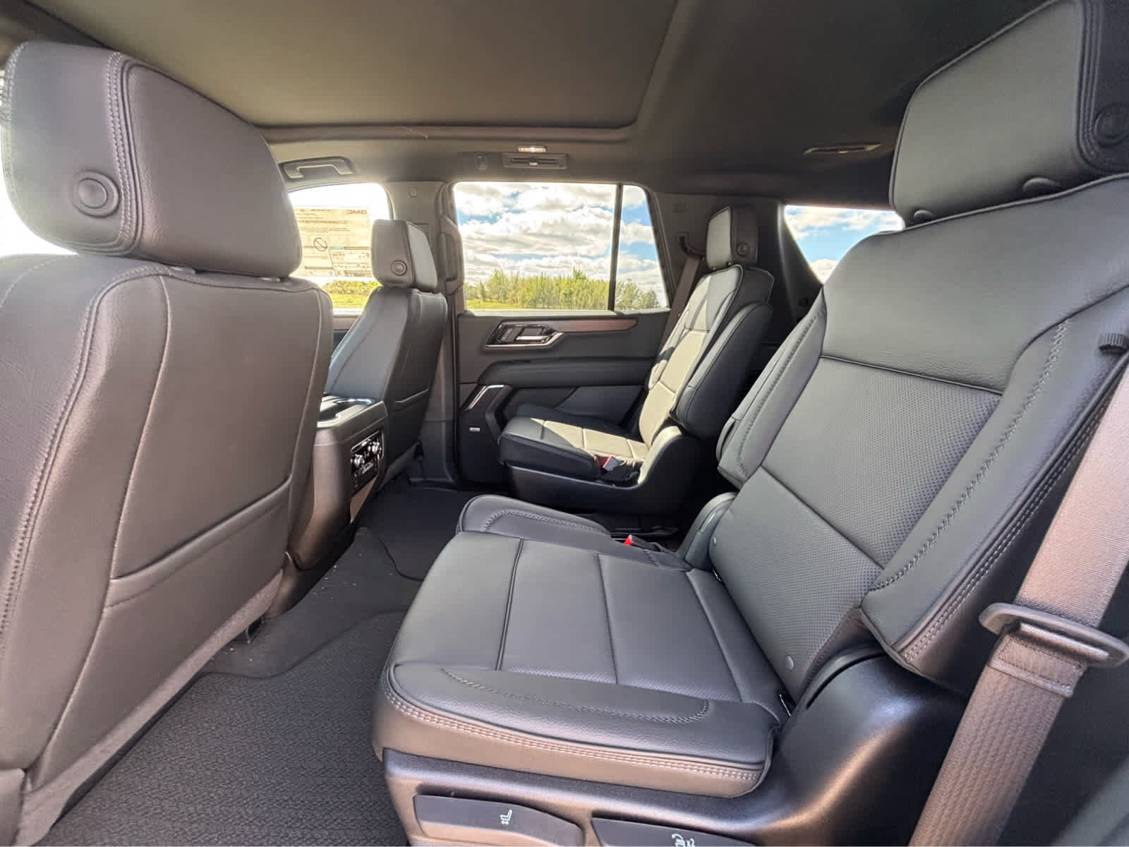 New 2027 GMC Yukon Denali w/ Sun & Power Step Package AWD/4WD image 16