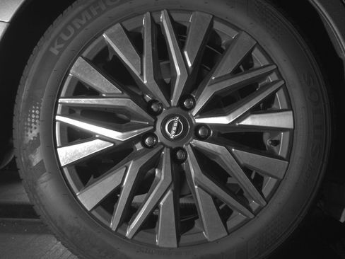 Used 2025 Nissan Altima 2.5 SV FWD image 18