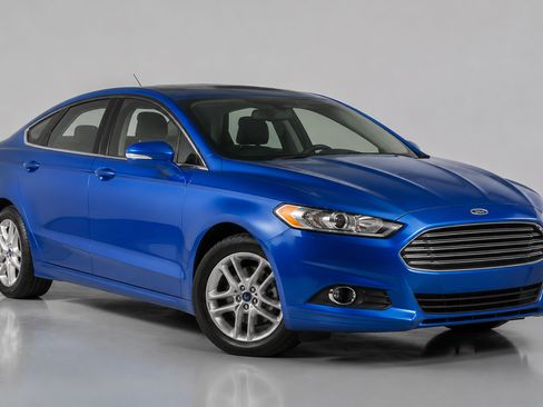 Used 2017 Ford Fusion SE w/ Fusion SE Technology Package FWD image 19