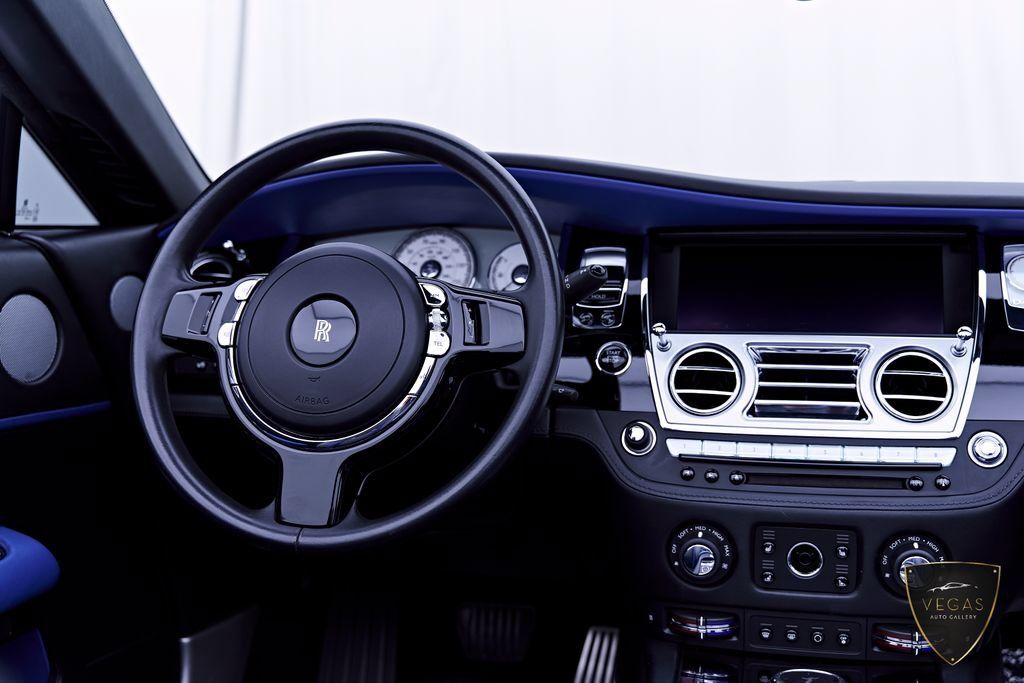 Used 2019 Rolls-Royce Dawn RWD image 65