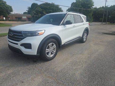 Used 2024 Ford Explorer XLT RWD image 4