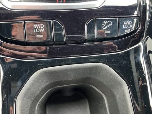 Used 2025 Jeep Compass Trailhawk image 6