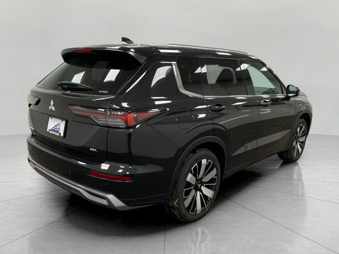 New 2026 Mitsubishi Outlander SEL image 3